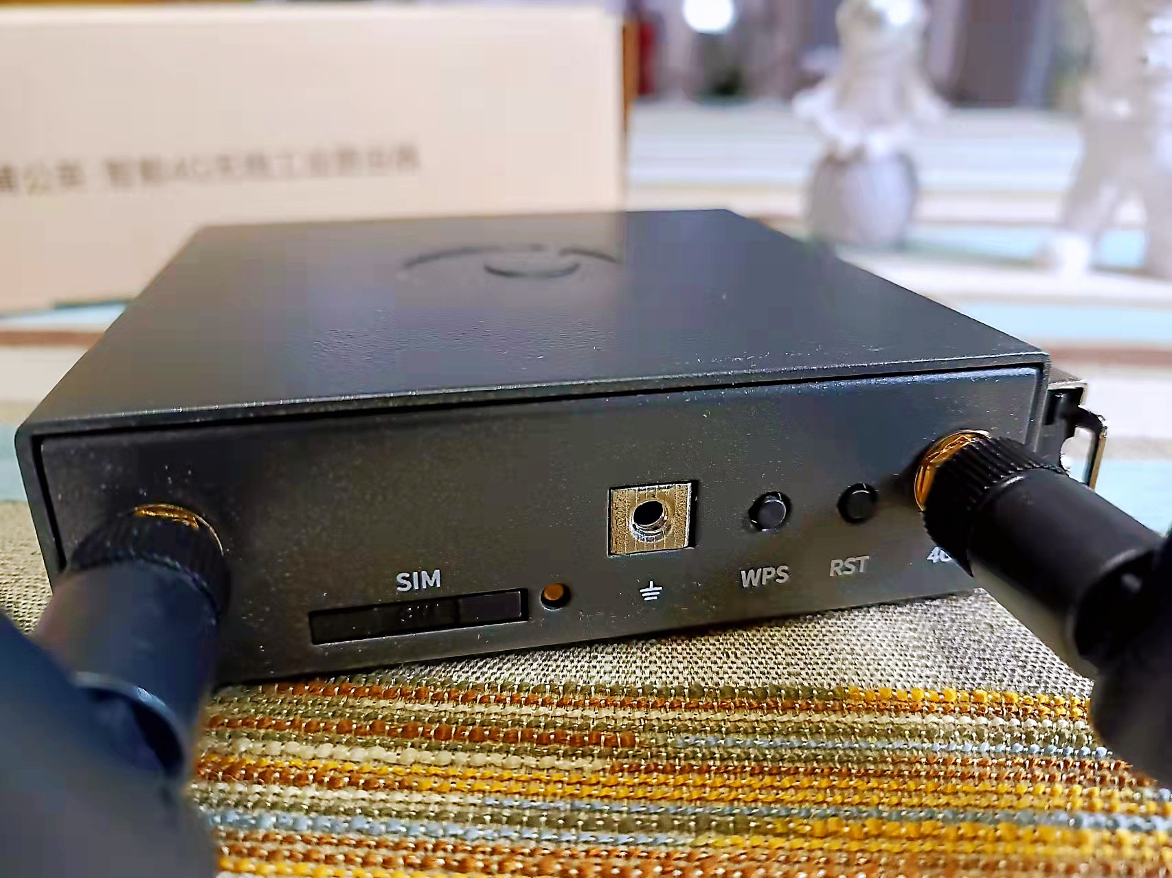 蒲公英4G插卡无线路由器,蒲公英4g工业路由器带电视卡吗