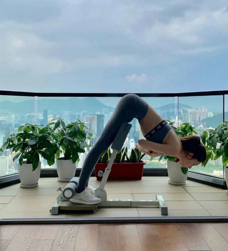 女明星夏季吊带穿搭,女明星穿吊带的穿搭