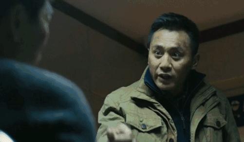 王*源千**上演《惊天救援》，拿影帝无人知，和圈外女友裸婚恩爱26年