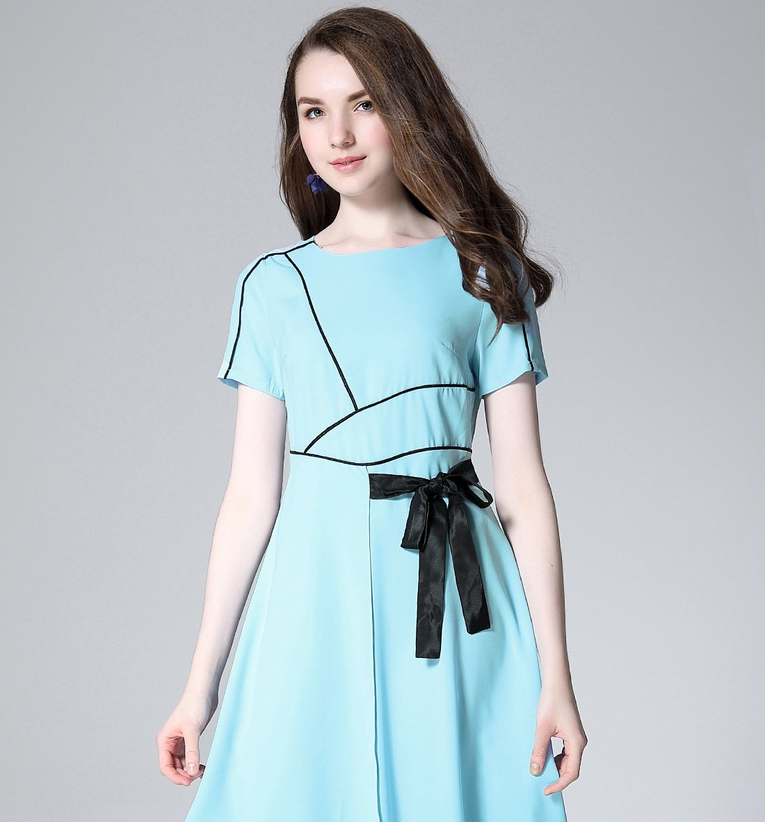 张萌深v长裙造型,张萌镂空大v领礼服