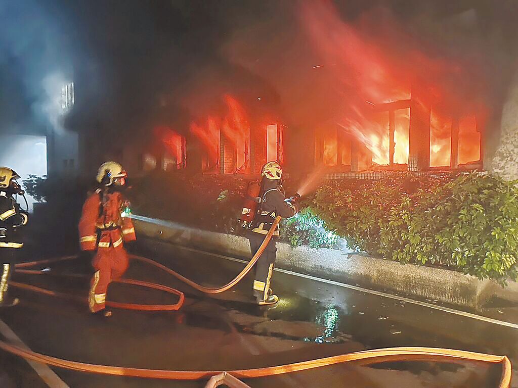 台湾老牌情治机构总部突发火灾，让人联想到陈水扁下台前狂买碎纸机