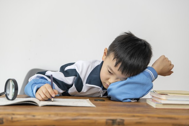 孩子住校想家睡不着家长怎么开导,孩子住校说想家怎么办