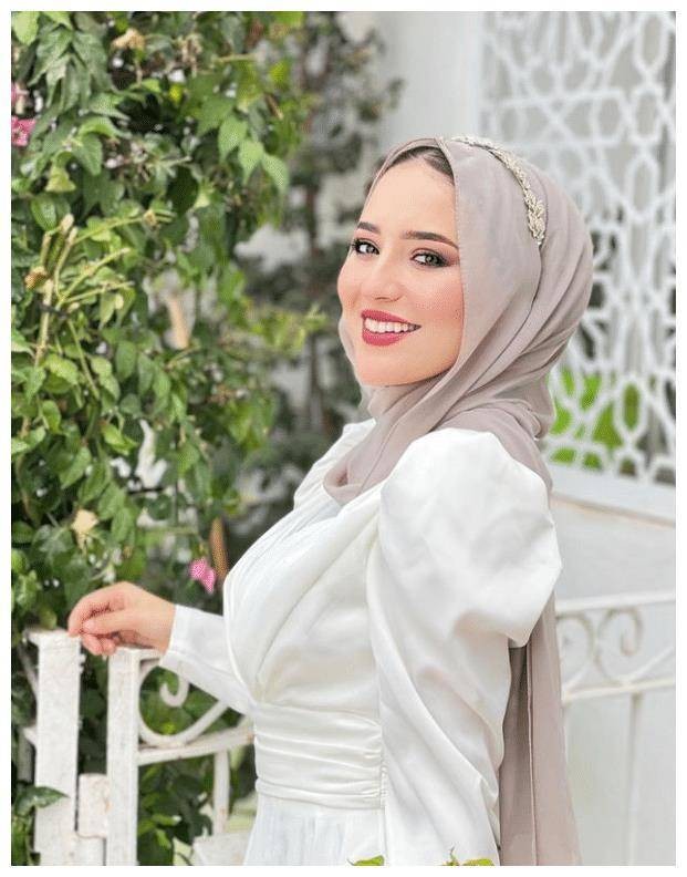 马克龙与布丽吉特互动温馨,马克龙和布丽吉特的亲密合照