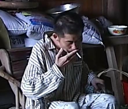 六旬老汉杀子自首,老汉亲手杀死儿子后自首怎么判的