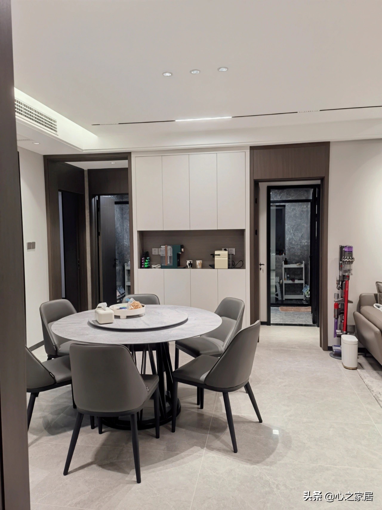 130平四室两厅二卫的客厅,130平米大四居