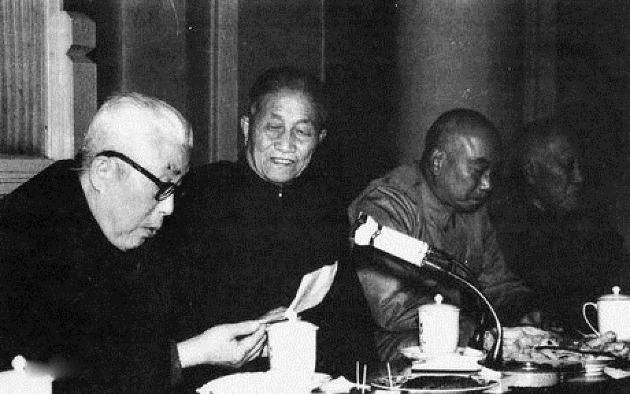 1950年，起义将领郑洞国想回家种地，周总理阻止：这是浪费人才