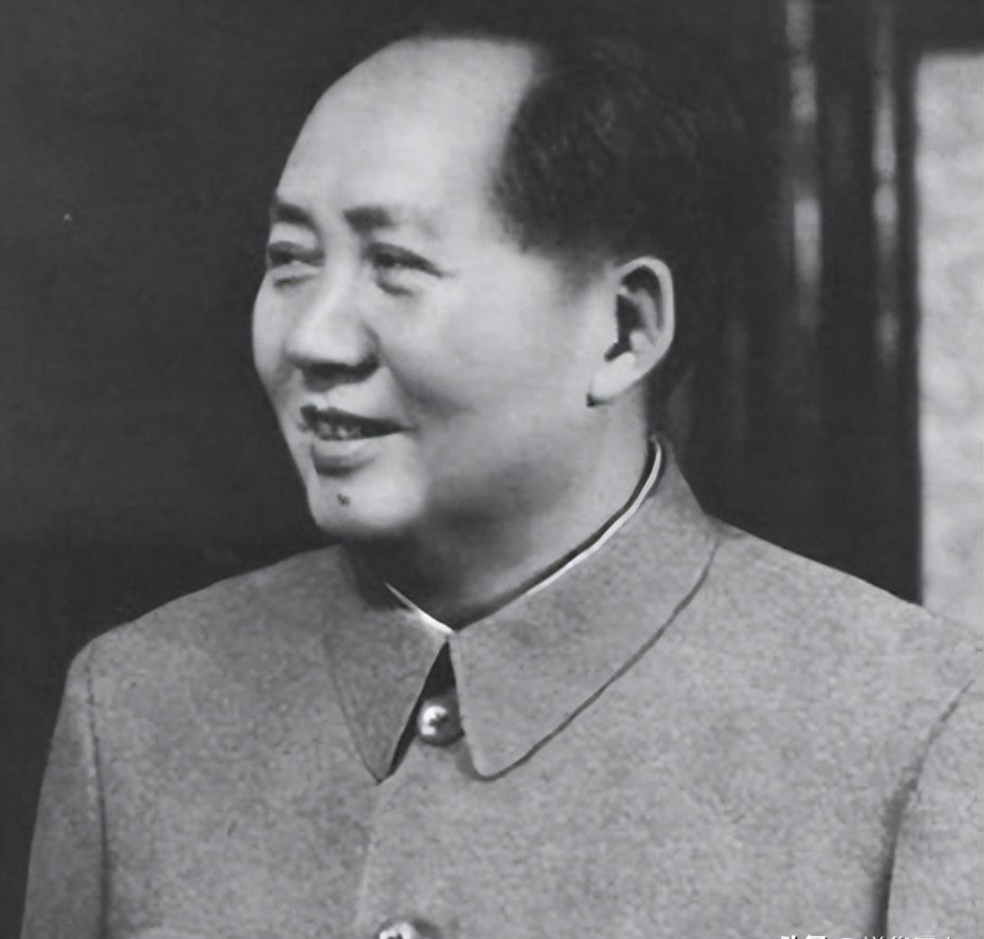 乔冠华到底有多强？联合国大会仰天大笑，毛*东泽**：一文顶两坦克师