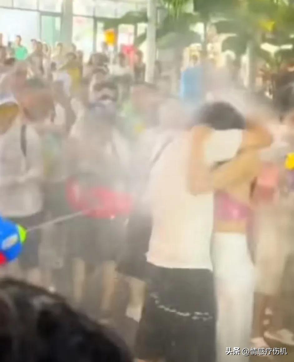 扒衣式泼水节，还能“活”到明年吗？