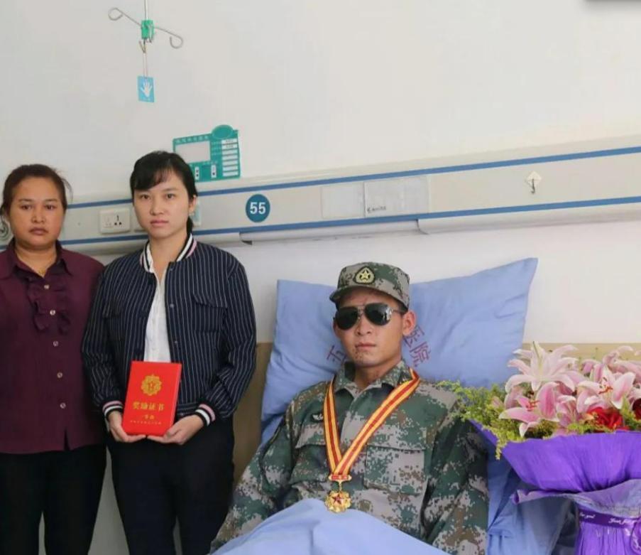 排雷英雄杜富国事迹,排雷英雄杜富国八一勋章视频