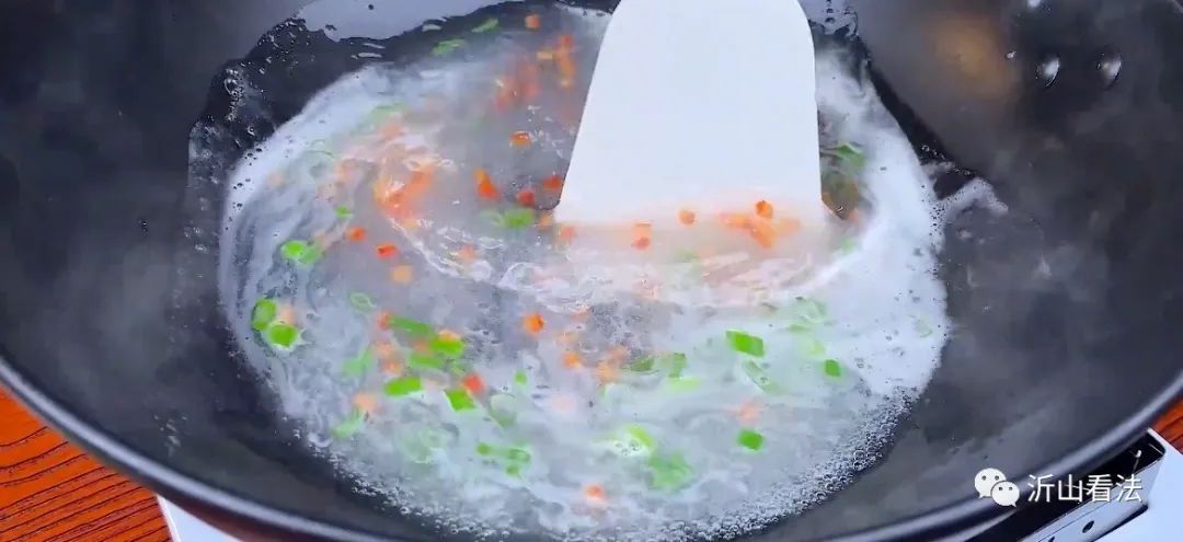 经常放屁有可能是癌症的前兆,屁多以为是排毒其实是癌症