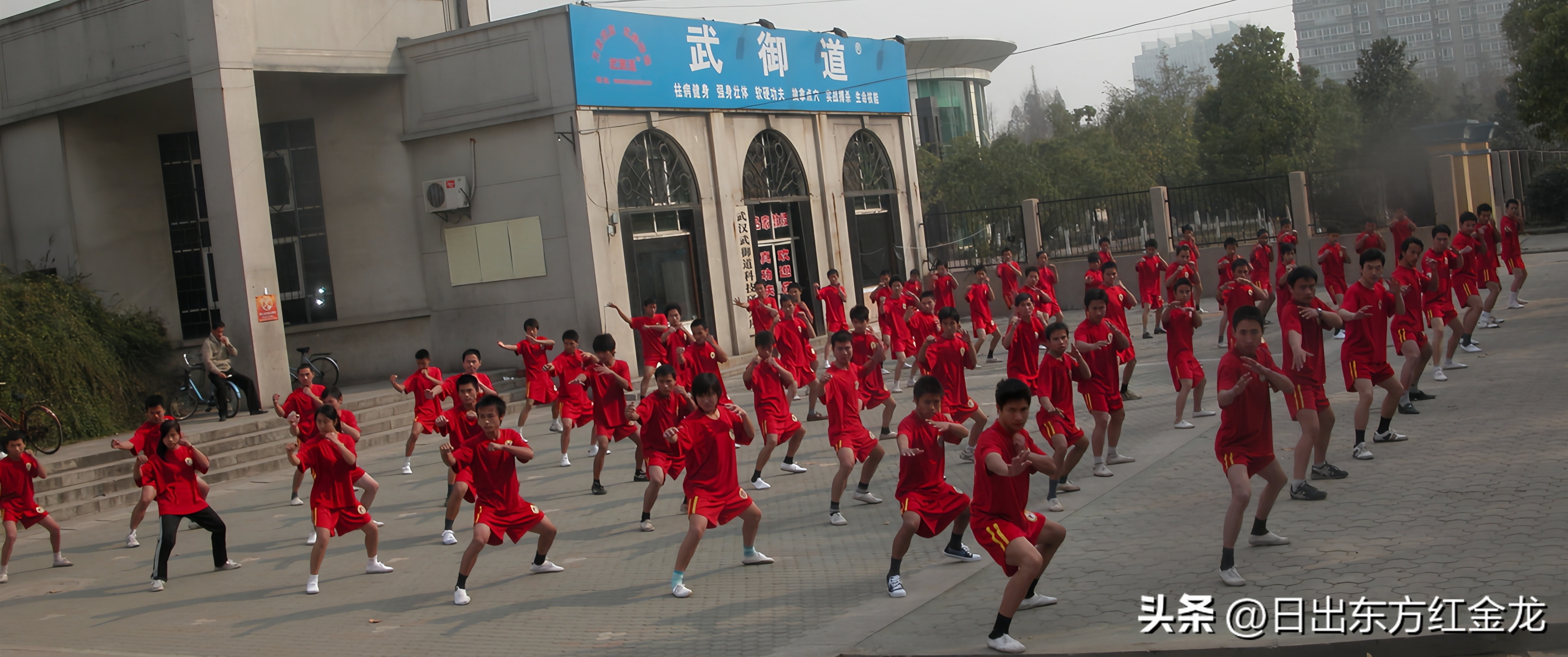 武汉小学小孩被压老师处理结果,武汉小学生被霸凌后续