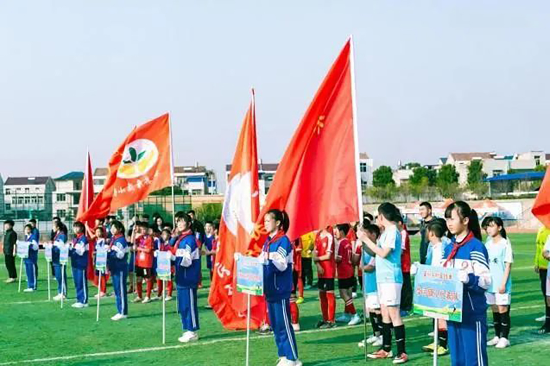 延期却不失约“美丽乡村足球季”志愿者和球队一起完成“加时赛”