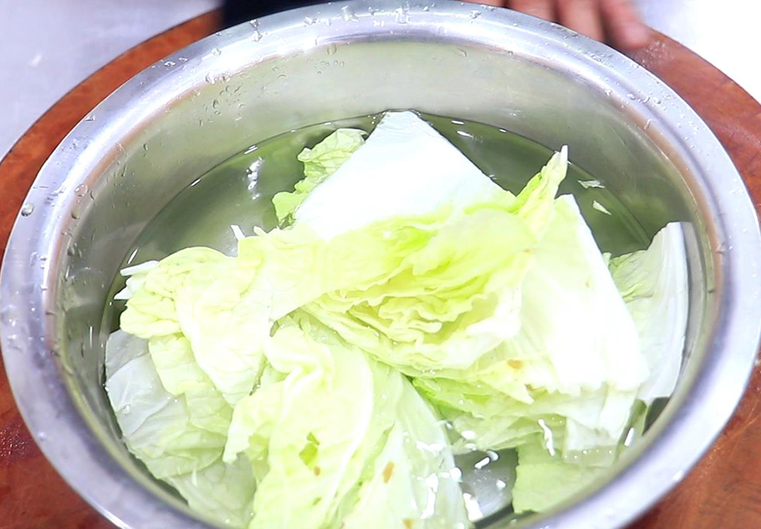 中老年人常吃五种食物补钙最好,中老年人喝牛奶还是奶粉补钙好