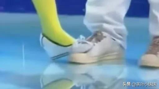 谢娜谁红谁跟谁玩,谢娜谁红跟谁玩素颜落泪惹人心疼