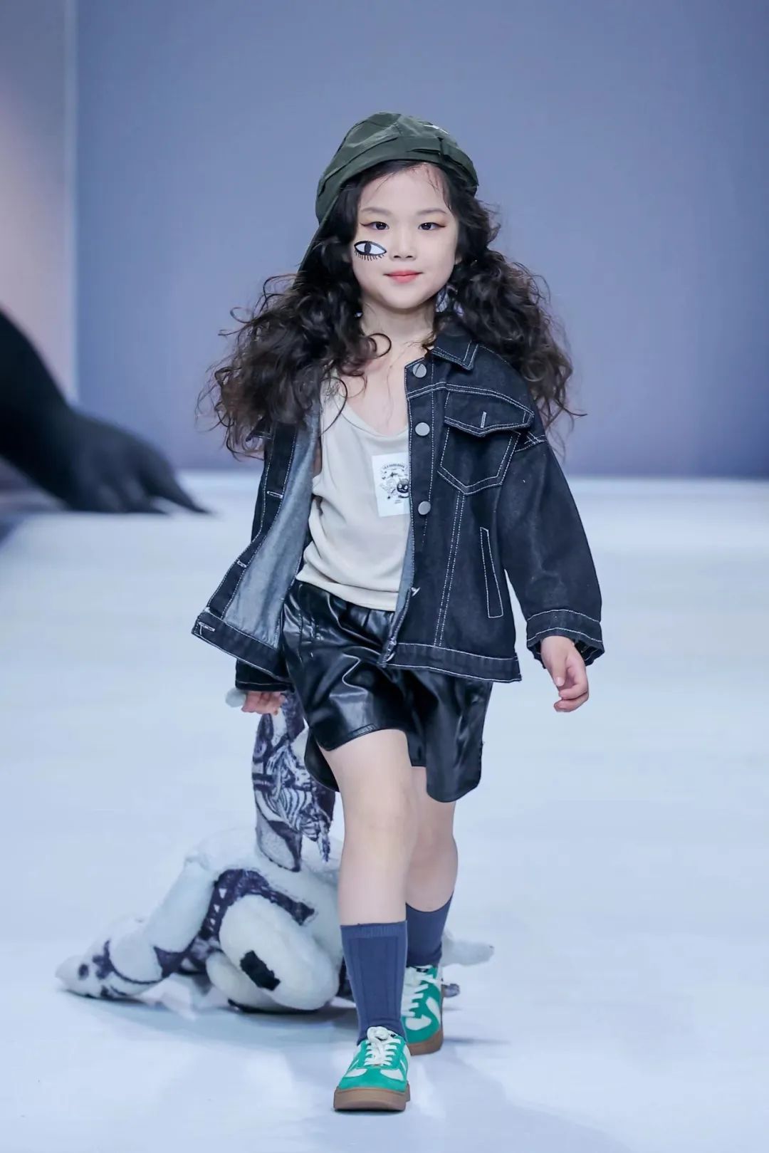 “铁皮青蛙”玩起来！|AW23童话小镇童装报名开启！