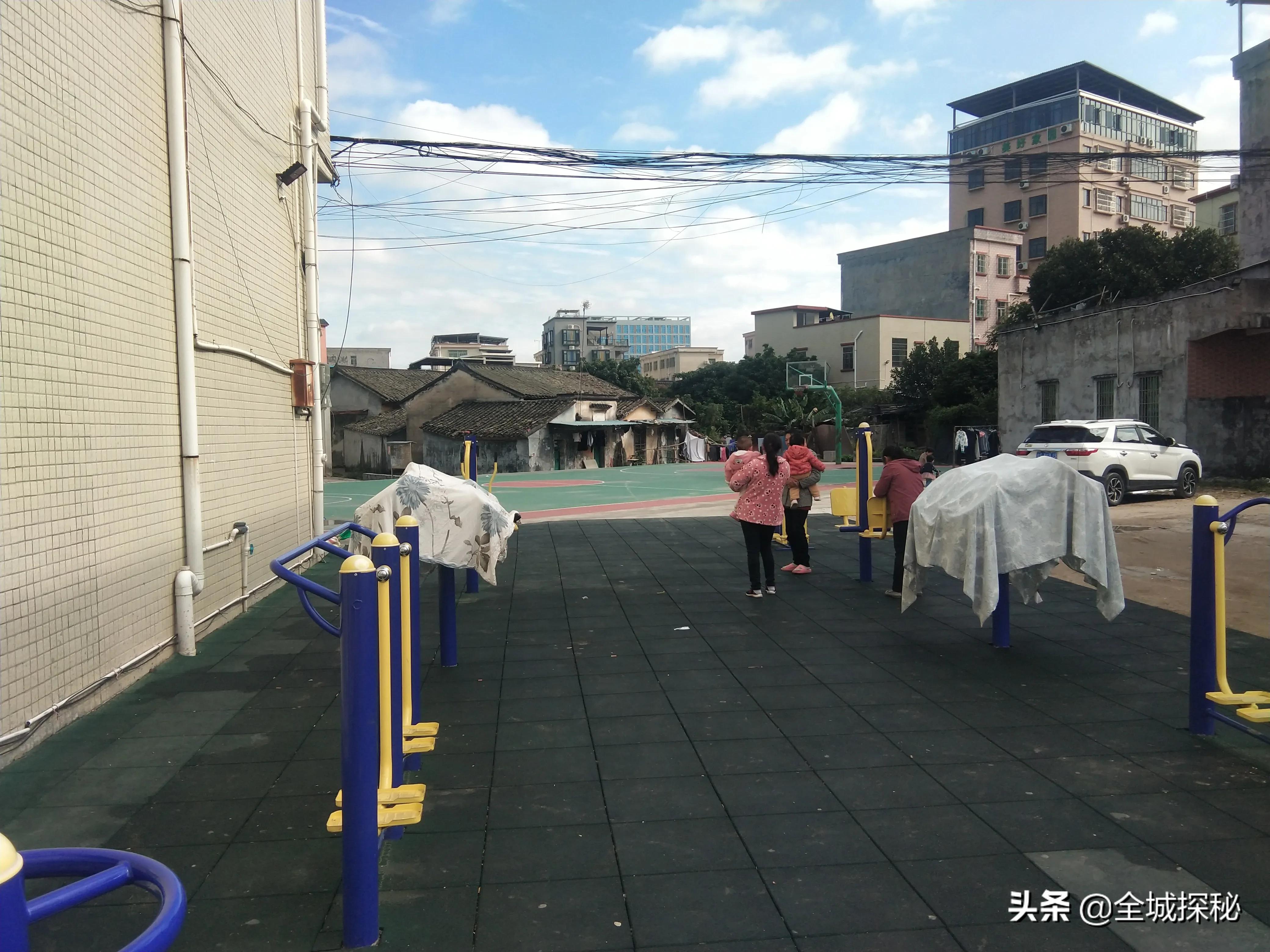 “村中城”东莞：故乡回不去，打工人把东莞打扮成了故乡