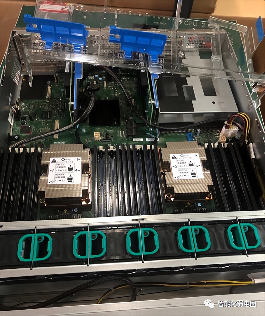 服务器都由什么组成,服务器由哪些组件构成