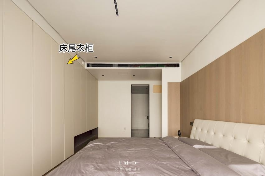 卧室床尾怎么布置好看,卧室床尾空间小怎么布置