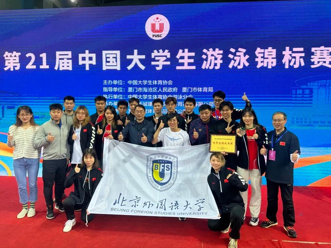 中国大学篮球比赛高燃,世界冠军助阵表演视频