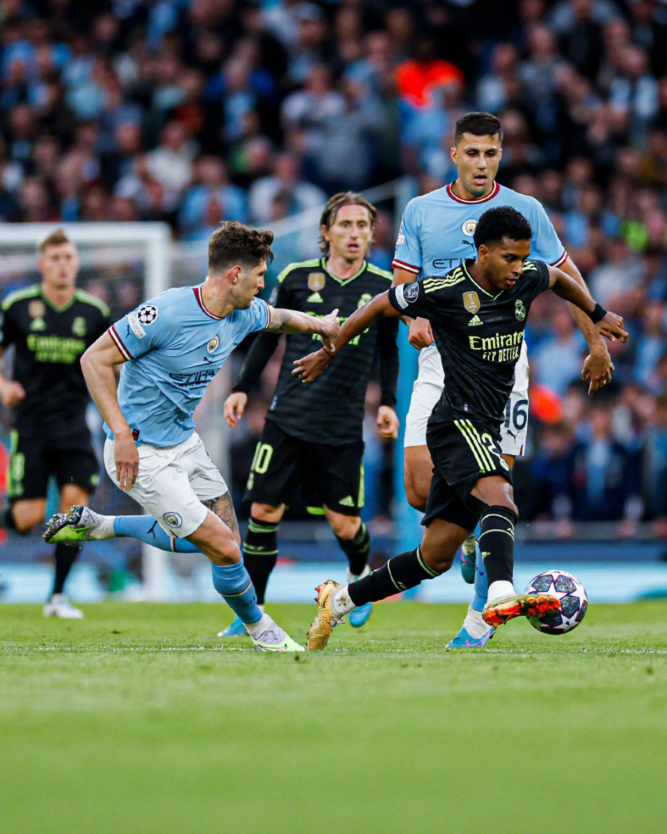 曼城2:0纽卡斯尔b席梅开二度,曼城4比0横扫皇马b席