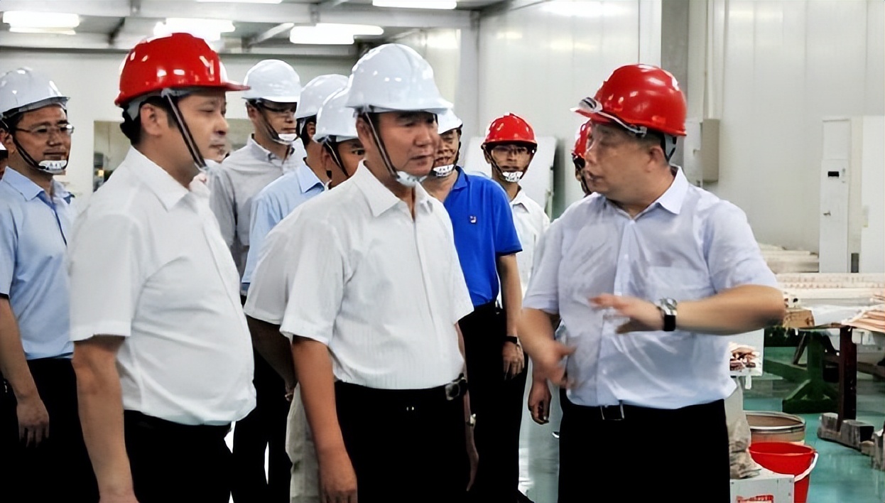 浙江富阳大黑马:18岁进厂,买断国有企业,A股上市,年入131.2亿