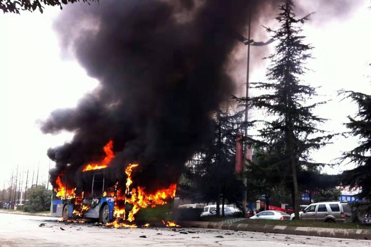 1978年，吉林小伙用一把铁斧救下85条人命，他却因此痛苦了27年