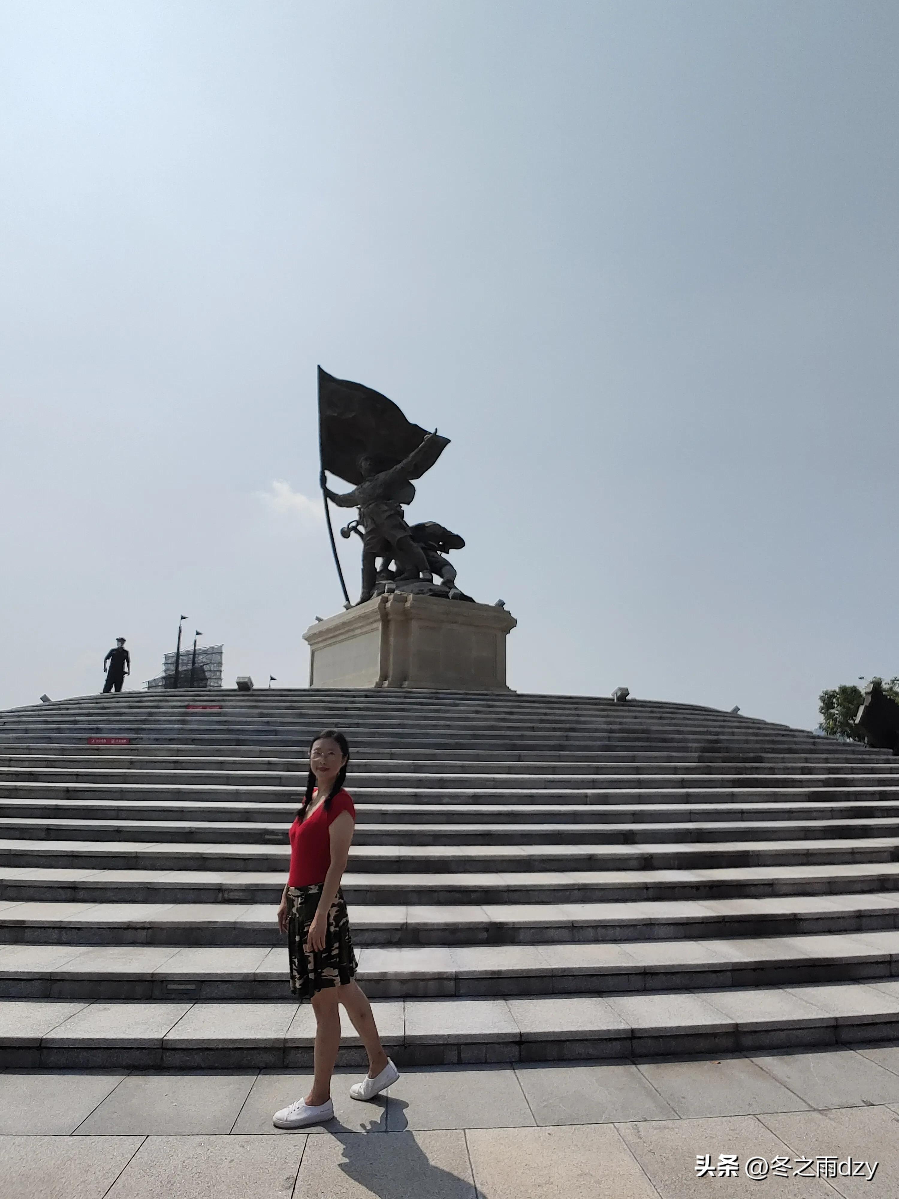 南昌舰主题园凤凰洲湿地公园,凤凰洲建军广场