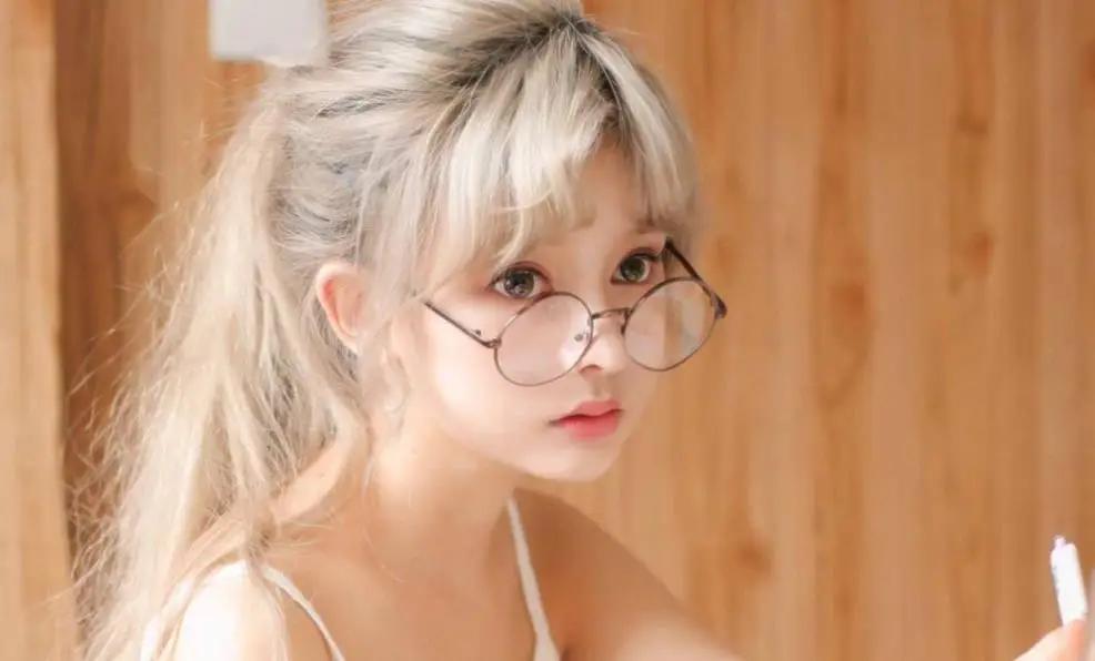 和女生聊天女生不回怎么幽默回复,和女生聊天聊不动如何重启话题