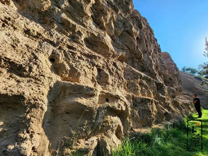 夯土墙与现代工艺结合,夯土景观墙