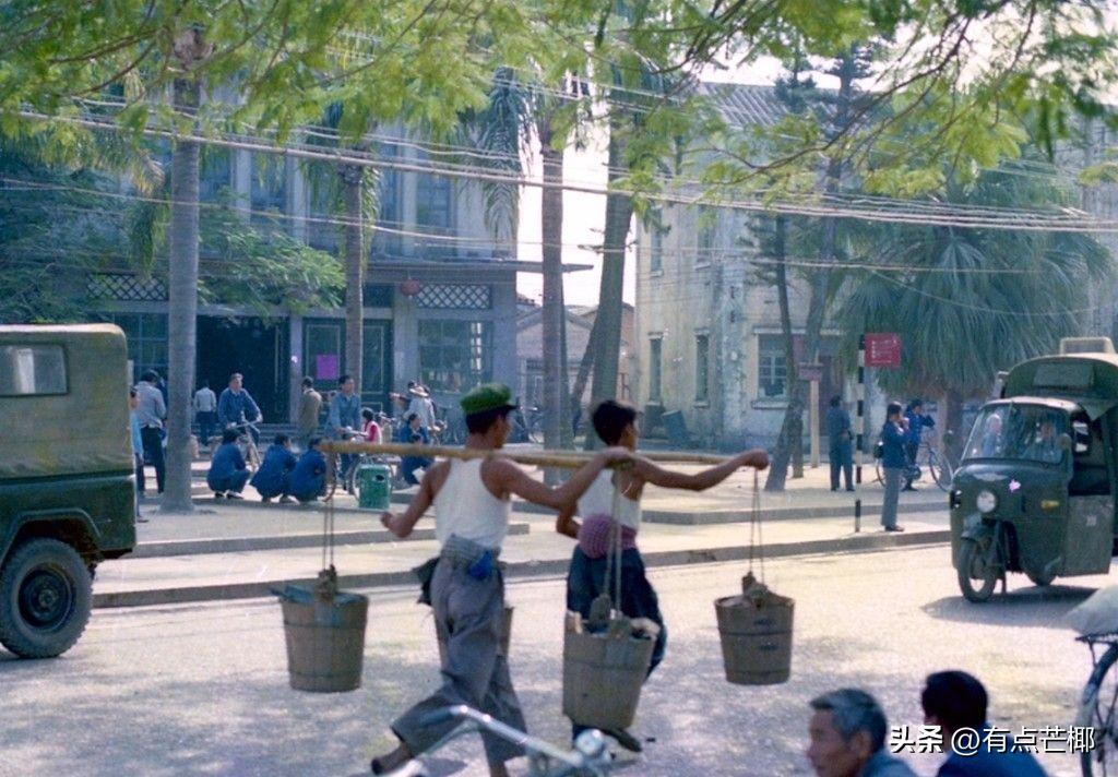 日军当着国军的面杀俘虏,日军侵华兽行