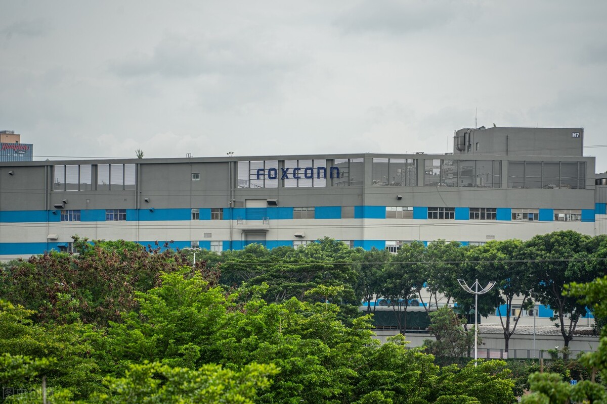 全国多地发通知，乘高铁飞机不再查核酸，钟南山新发声值得关注