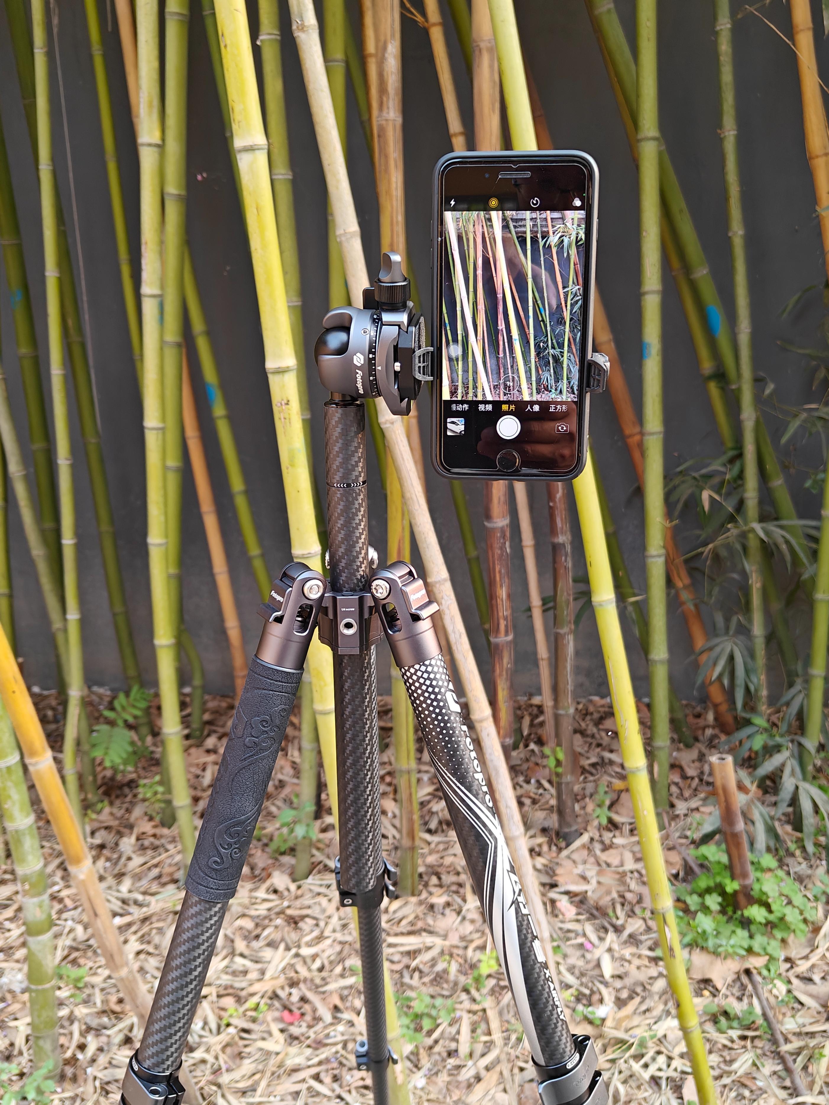 轻便小巧的自拍三脚架,多功能充电运动相机三脚架推荐