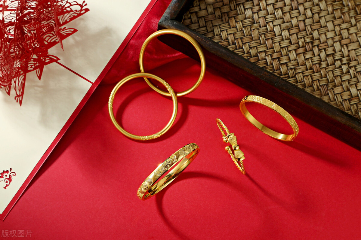 通货膨胀金钱变成了废纸,通货膨胀把钱换成黄金行吗