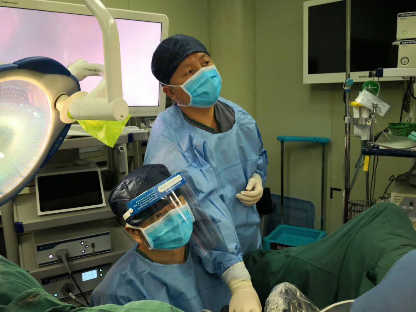 16岁女生肛裂正常吗,26岁女孩肛裂用啥药