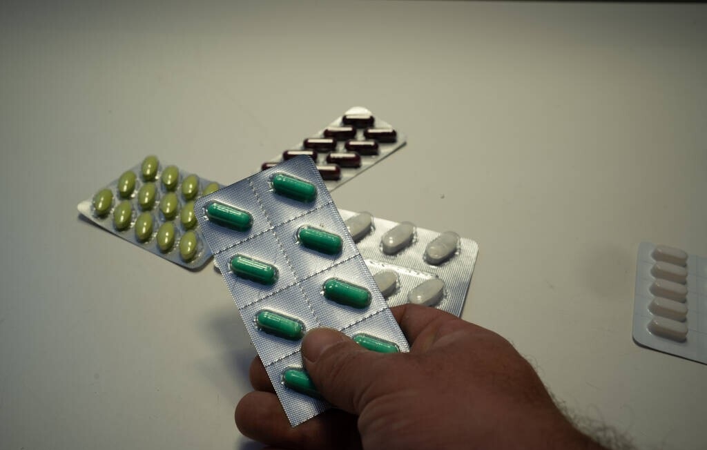 拉肚子吃蒙脱石散和益生菌吗,拉肚子可以喝蒙脱石散和益生菌吗