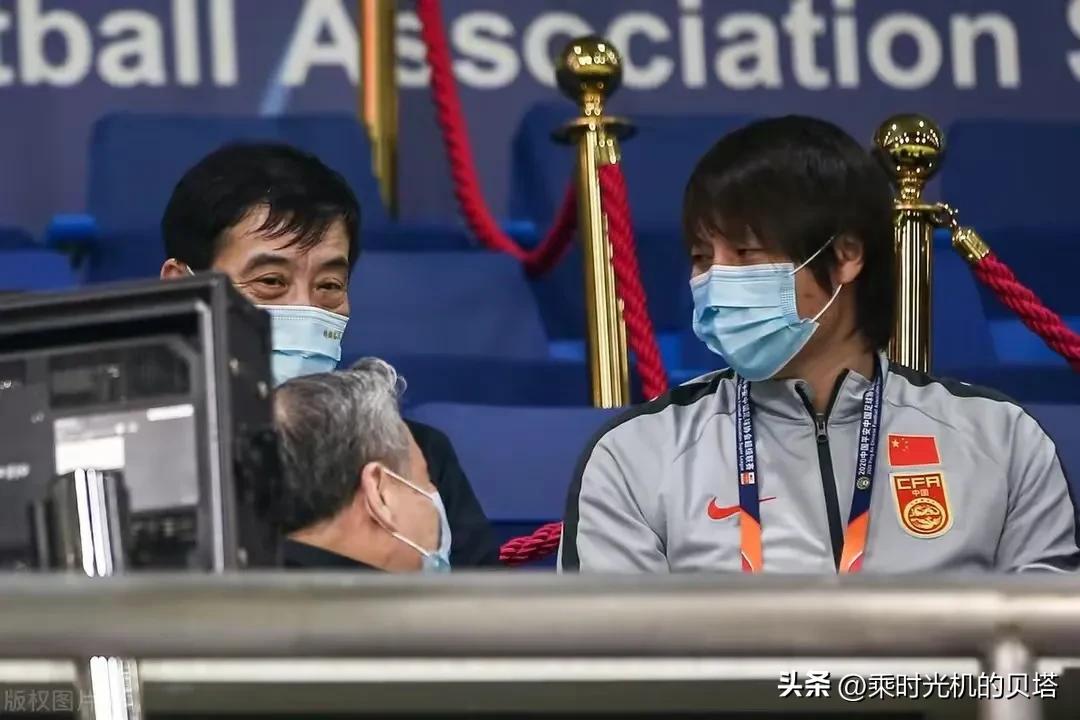 从造神到自毁，足协这活不是人当的，用阎世铎爱情小诗送别陈戌源