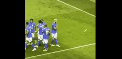 巴西人踢足球为什么总喜欢挑衅,巴西人进球跳舞会不会被打