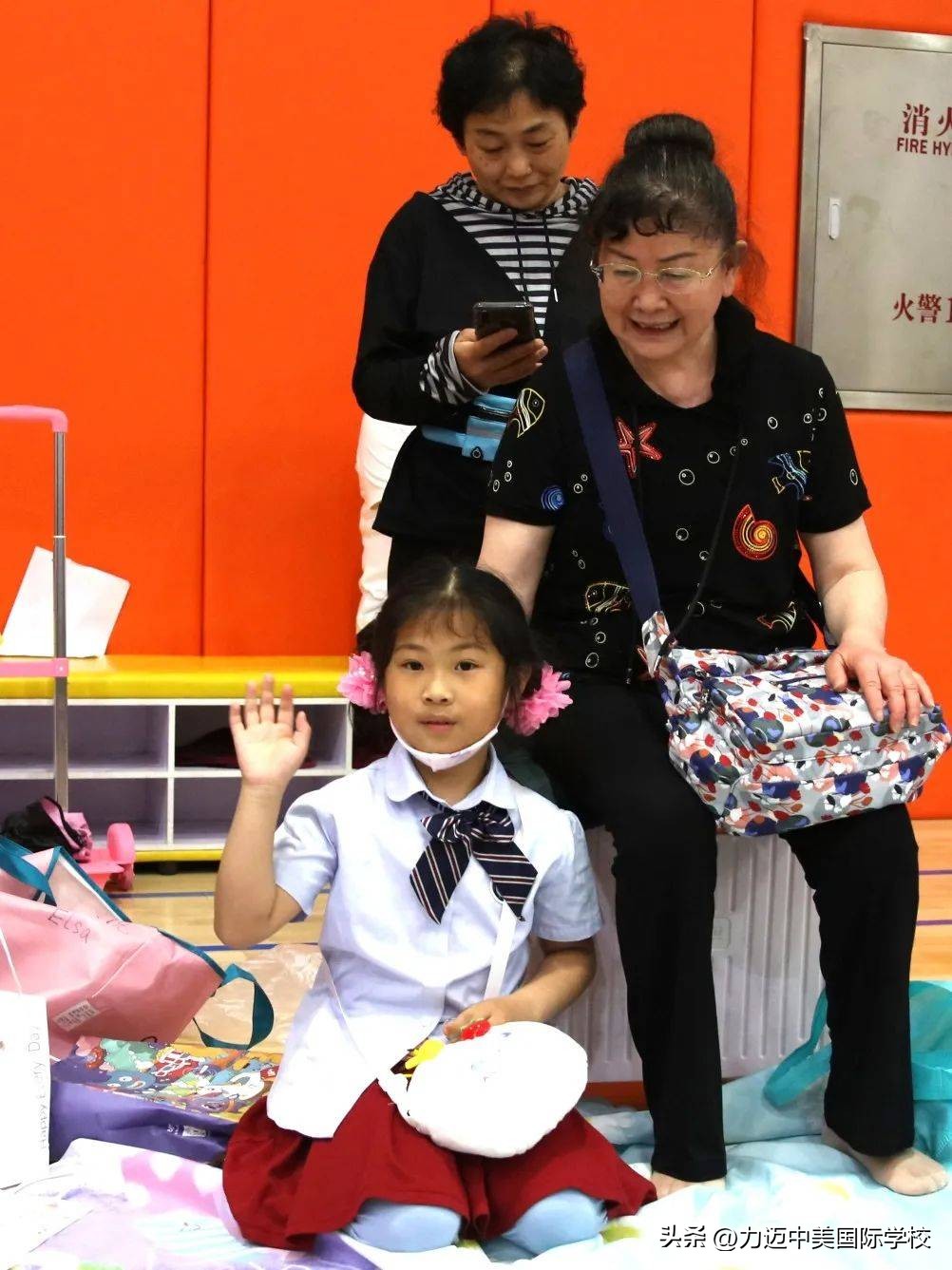 小学生爱心义卖暖人心,以爱为名的义卖