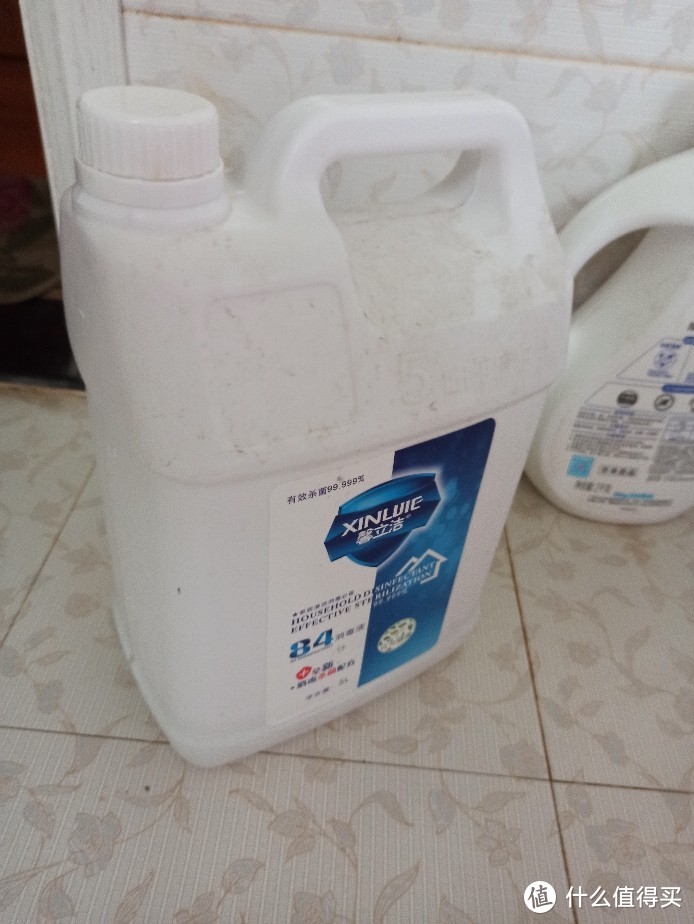 可以用84消毒液清洗浴缸吗,84消毒液怎么洗白浴缸