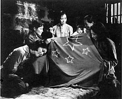 经典红色老电影有哪些,五六十年代的老电影红色娘子军