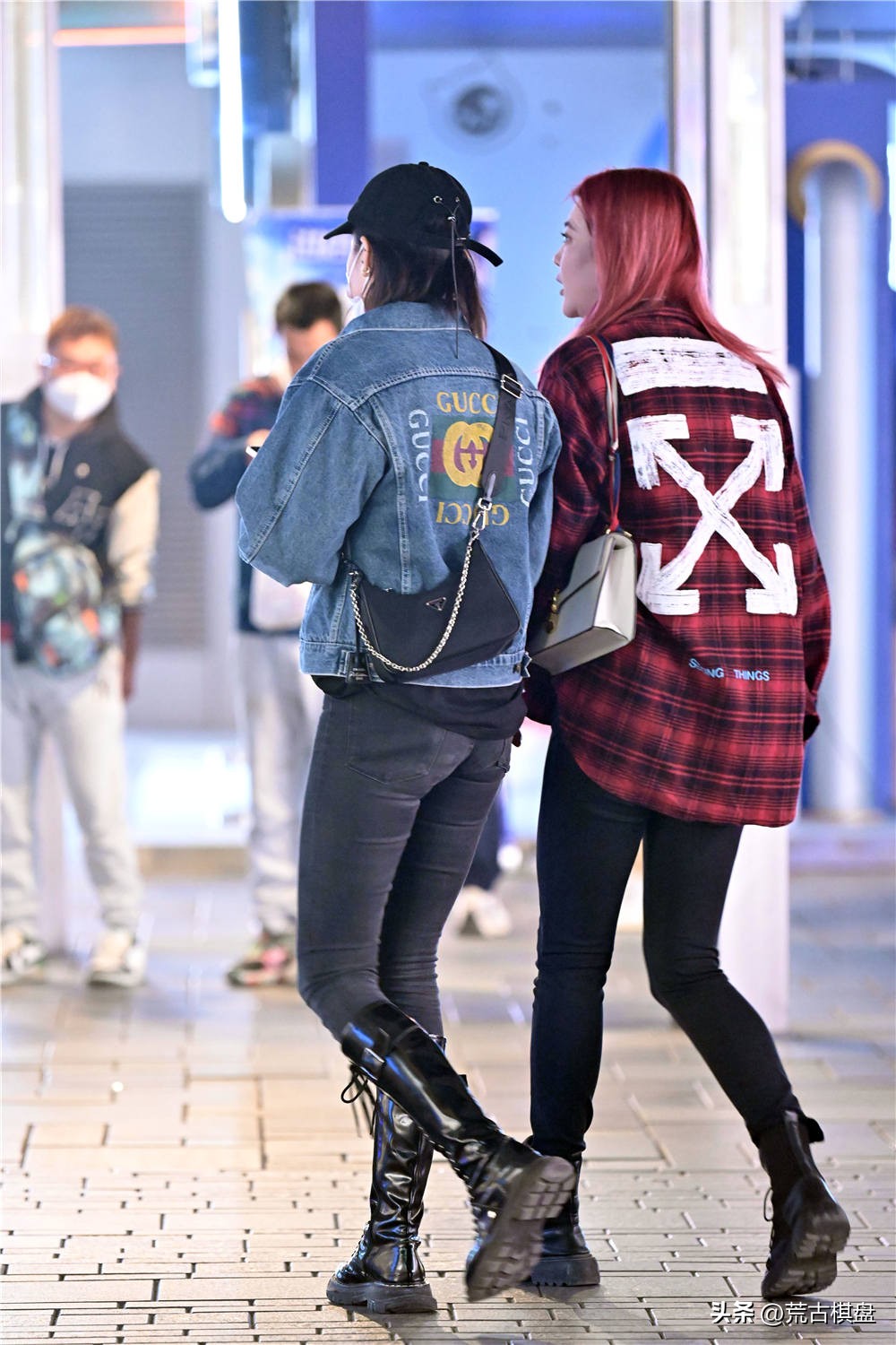 过膝靴牛仔裤的搭配技巧,牛仔裤加过膝靴是不是很挑身材