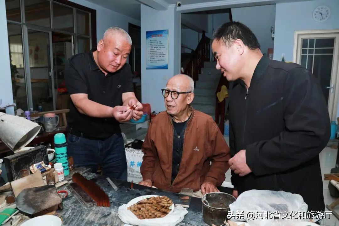 绗斿皷涓婄殑鑹烘湳姣涚瑪,绗斿皷涓婄殑闈為仐钘忔枃涔︽硶澧ㄩ姝ｆ祿