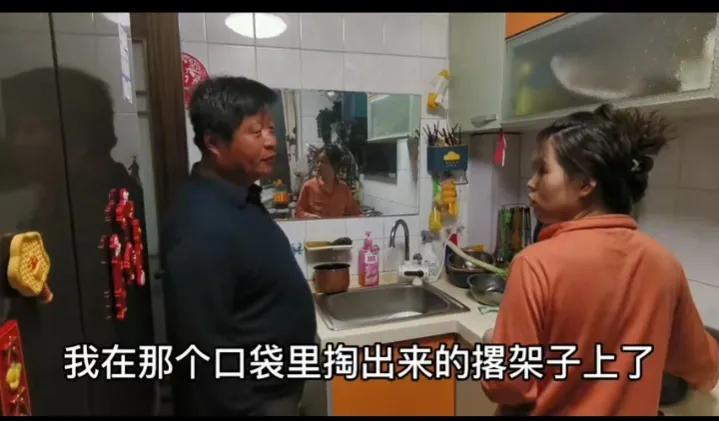 岳父怀疑小郭拿走五百元的尴尬事情