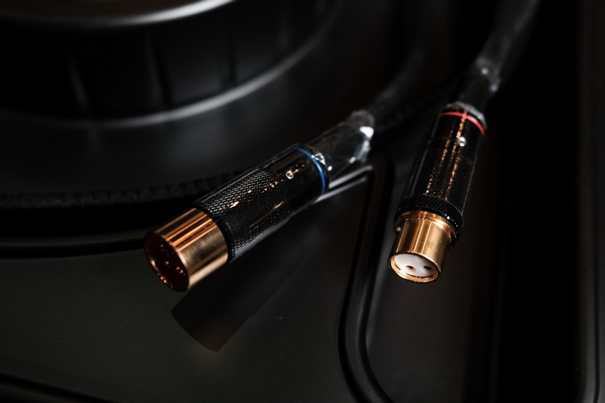 给大音响系统画龙点睛的高端线材--HANOWASIGNATUREEDITIONCABLE