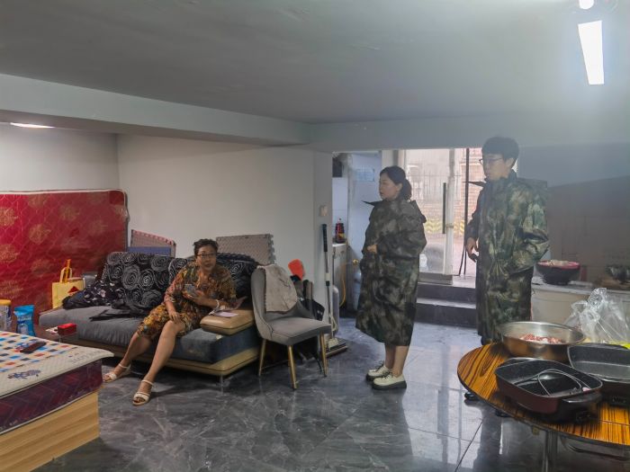 严阵以待防大汛筑牢群众安全线,时刻紧绷防汛弦全力筑牢安全墙