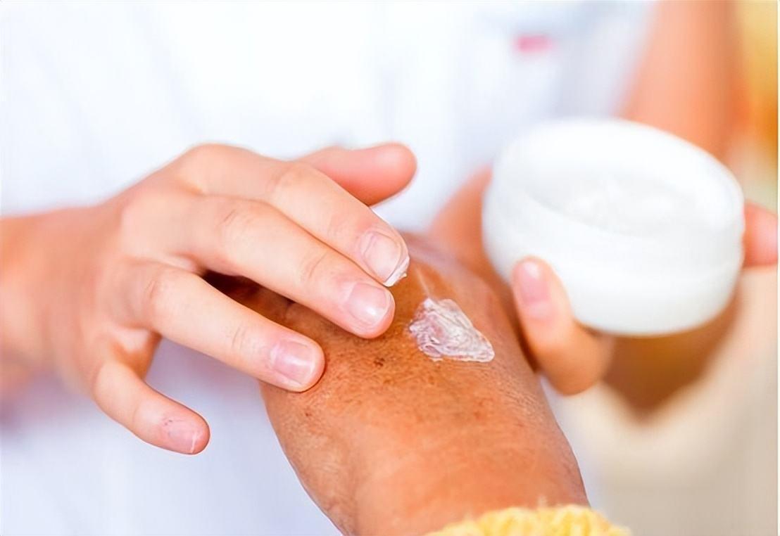 脖子上和腋下的小肉粒用什么药膏,如何让脖子上的小肉粒自然脱落