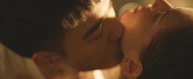 美人新剧尺度拉满，黑屋诱惑加激情肉搏，这么敢拍还是被吊打？