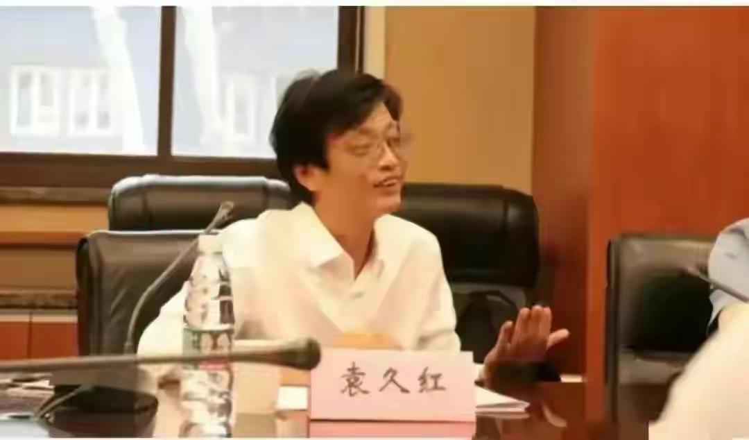 震惊！女性*处私**照发到300人工作群里，居然还是大学院长