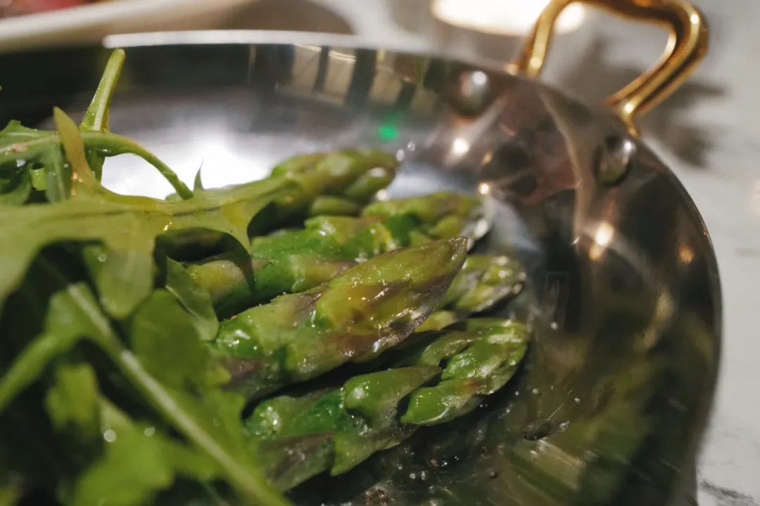 配备一星米其林黑珍珠餐厅,比米其林黑珍珠高端的餐厅