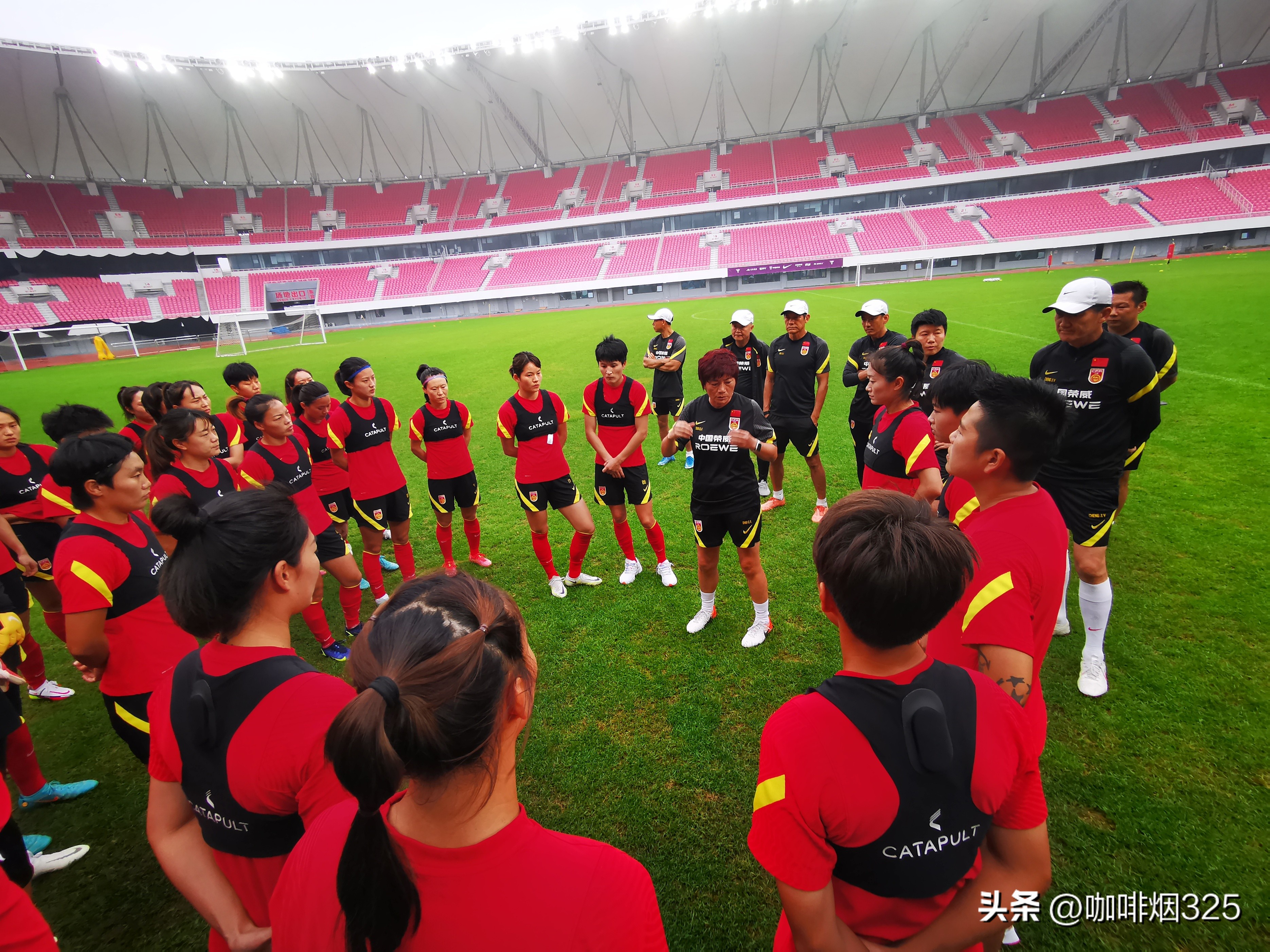 青岛5万人球场,青岛五人场足球场